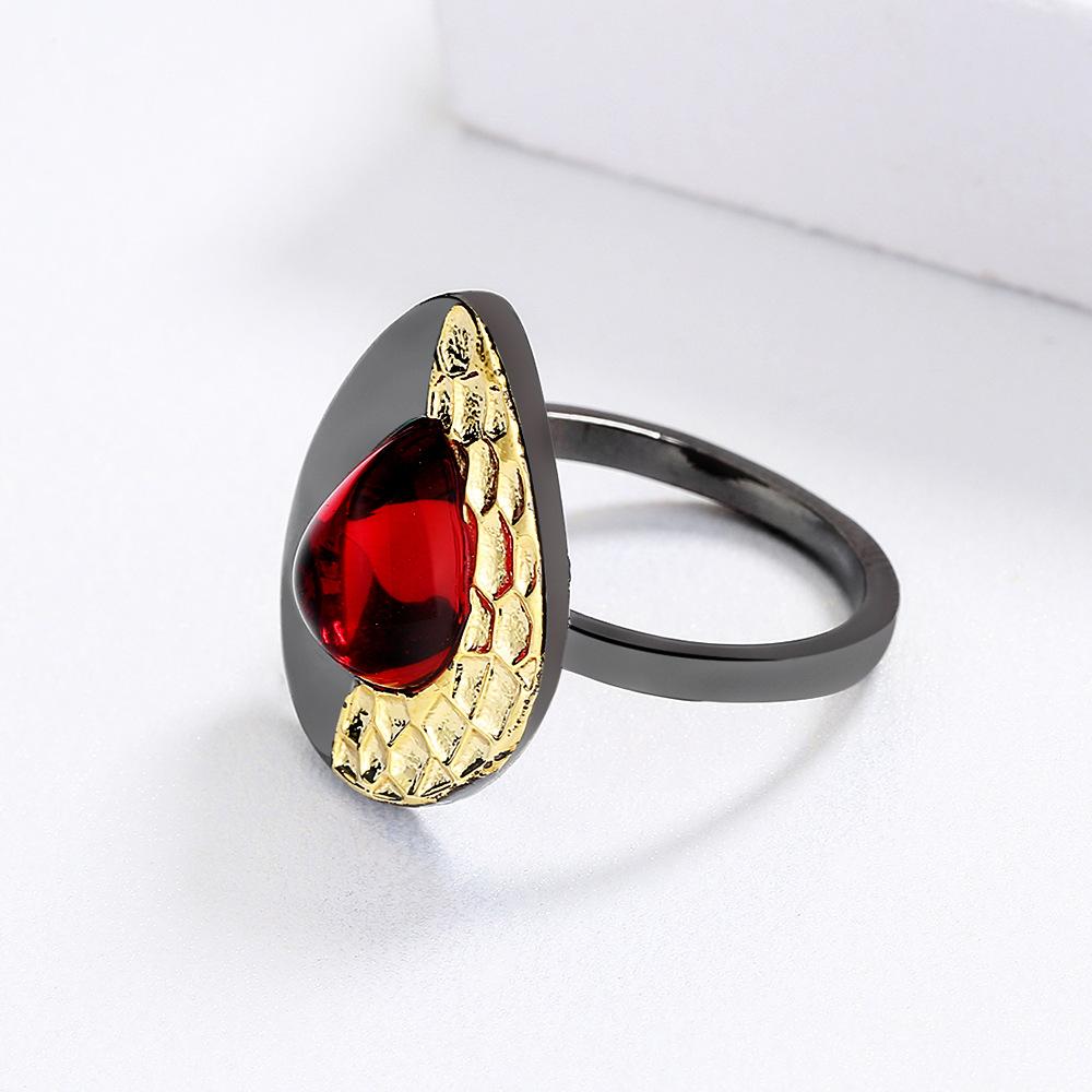Кольцо European Retro Chic Oval MS Ruby Black and Gold в двух тонах