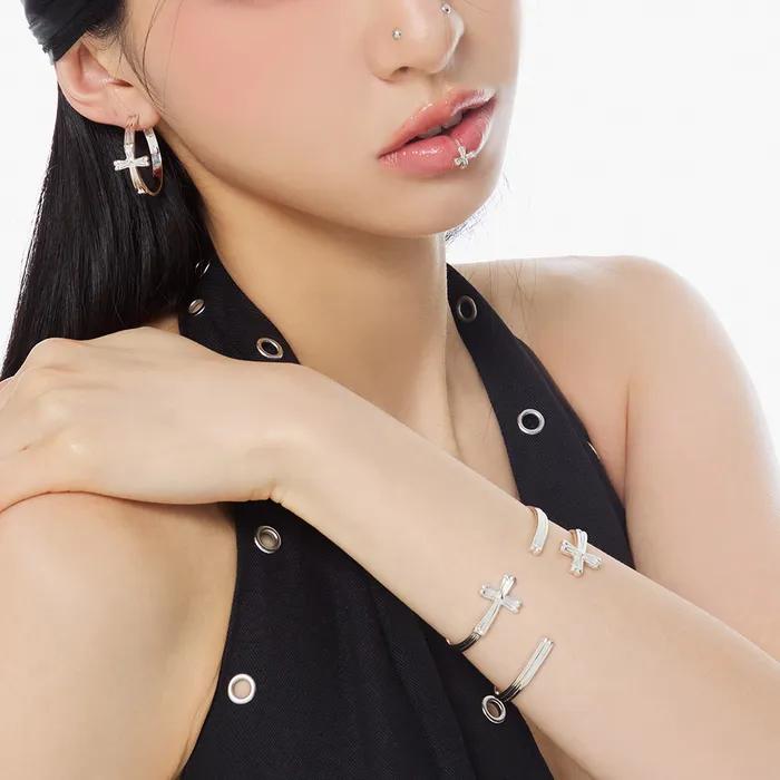 SHINE CROSS BANGLE