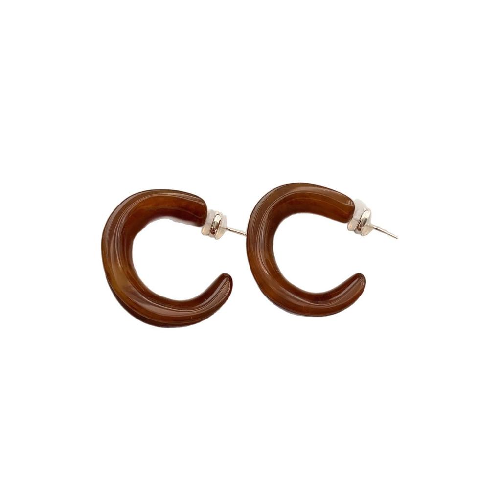 Маленькие свежие серьги-гвоздики из акриловой смолы C-образной формы Мори Карамельно-кремовые белые полукруглые серьги-гвоздики для женщин