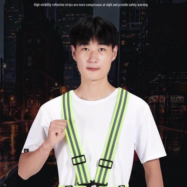 Светоотражающий жилет для езды на велосипеде, ночного бега, для работников ЖКХ и строительства с эластичными лямками для видимости и безопасности