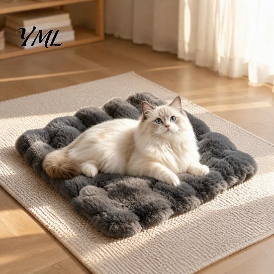 Anti-slip Pet Mat for Puppy Faux Fur Mat, Soft Warm Cat Sleeping Pad with Non-slip Bottom, Cozy Crates Self-Warming Fuzzy Bed Dogs Cats, Machine