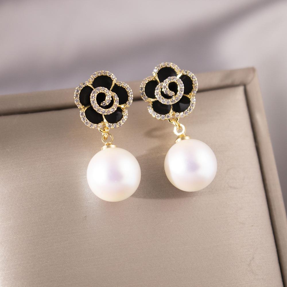 Light Luxury Exquisite Micro-inlaid Zircon Flower Earrings Elegant High-end Pearl Stud Earrings Niche Design Temperament Earrings