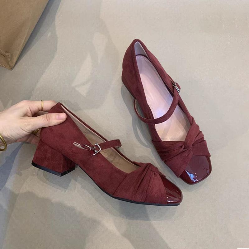 Туфли Мэри Джейн в сказочном стиле женские 2025 осень новый французский стиль с юбкой темперамент одинарные туфли толстый каблук легкий рот маленькие кожаные туфли