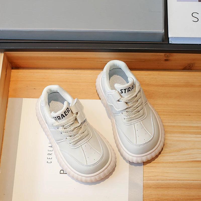 2024 Детская повседневная обувь для девочек и мальчиков, осенняя новая мода в корейском стиле, мягкая подошва, нескользящая, универсальная кожаная обувь