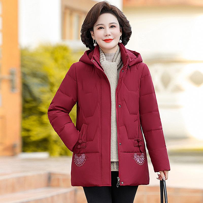 Middle-aged and elderly down jackets for women, small people, thickened warm mother clothes in winter, medium and long red foreign style jackets