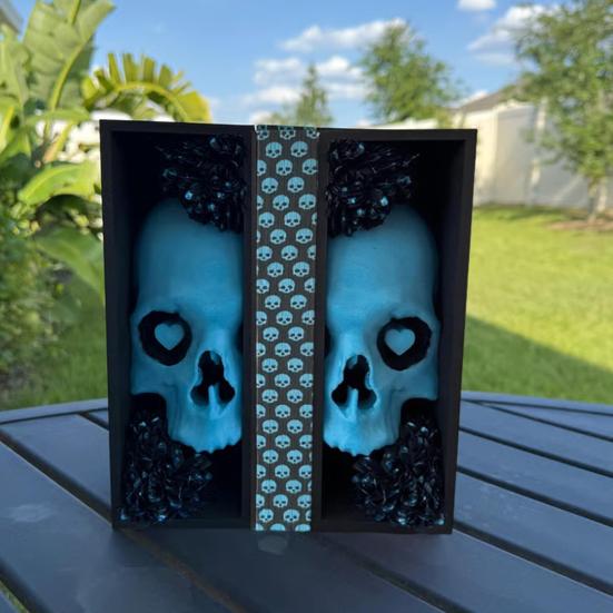 Masque And Skull Book Nook Kit Gothic Skull Book Ends Handmade Bookshelf Decoration for Halloween Shelf Tabletop Display