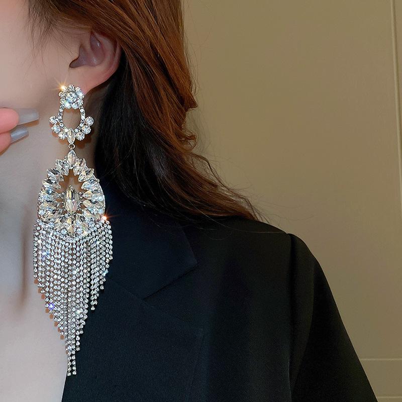 Luxury Spider Web Drop Tassel Earrings with Inlaid Diamonds