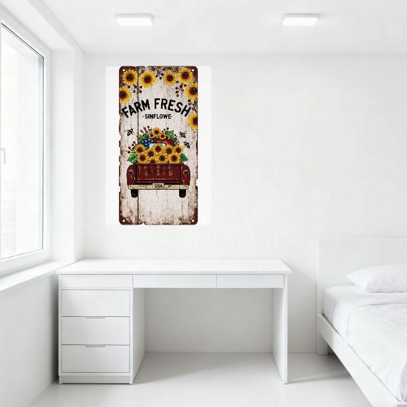 Винтажная металлическая табличка «Свежие подсолнухи с фермы» на фоне деревянных досок, подсолнухи, красный пикап, пчелы - деревенский декор фермерского дома