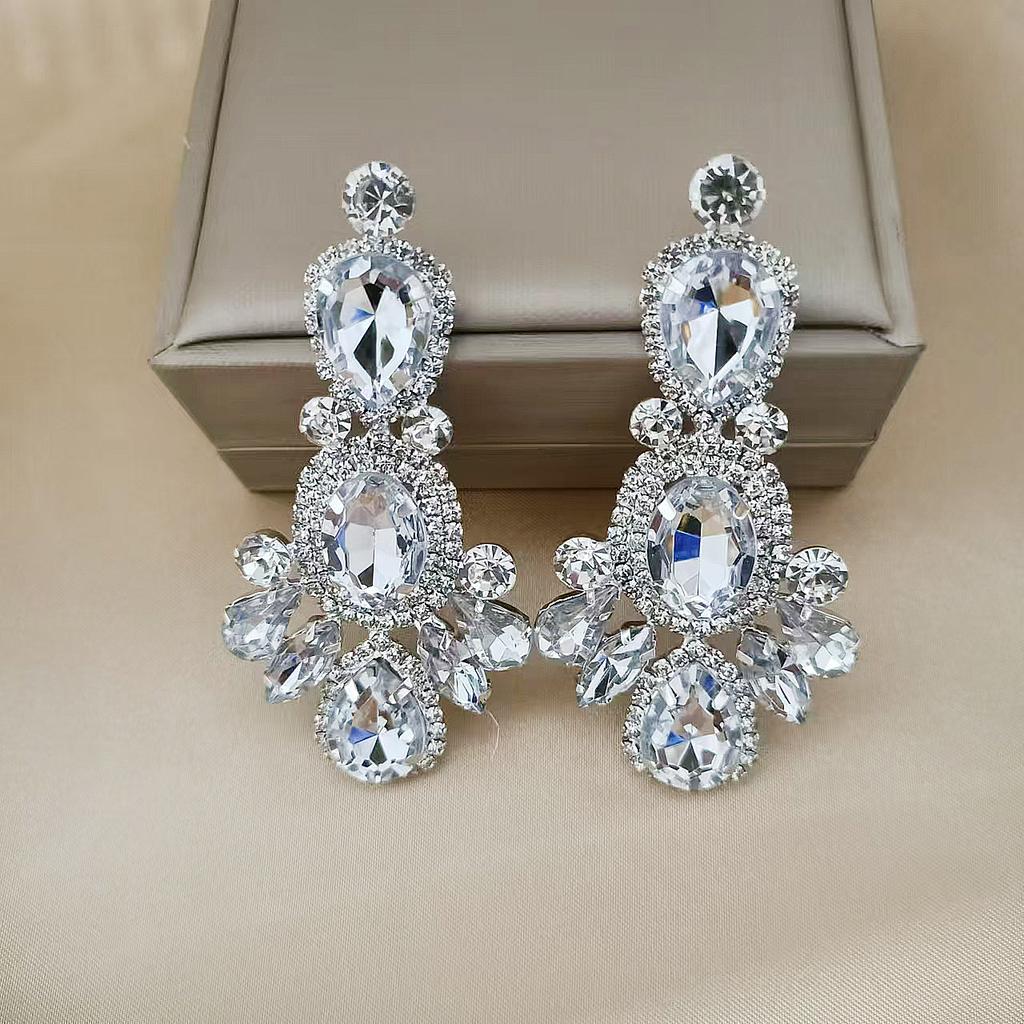 Изумрудно-белые серьги-гвоздики геометрические, подчеркивающие темперамент, с ощущением высокого стиля, легкая роскошь, универсальные для женщин, преувеличенные, в форме капли