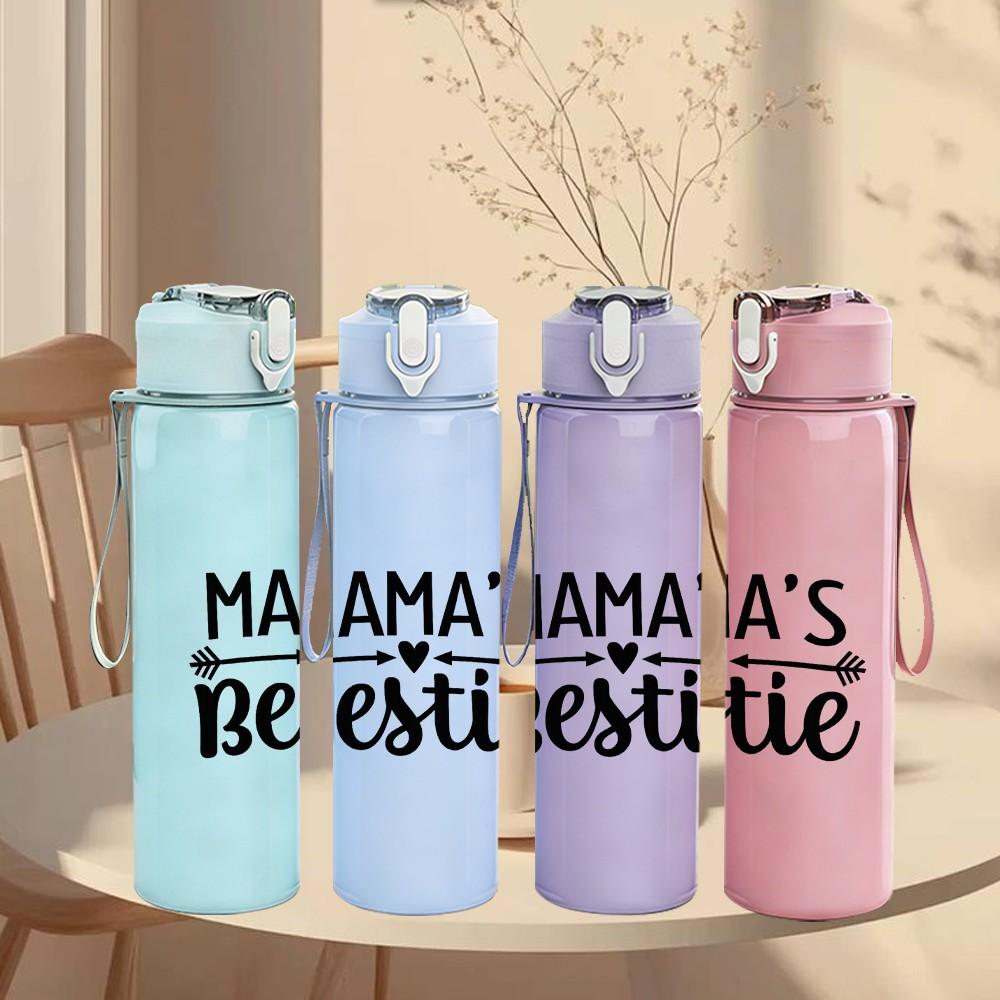 1PC Mama's Bestie Simple Letter Quote Print 750ml Color Plastic Sports Water Bottle Leakproof Flip Straw Lid Suitable for Sports Office Home Use
