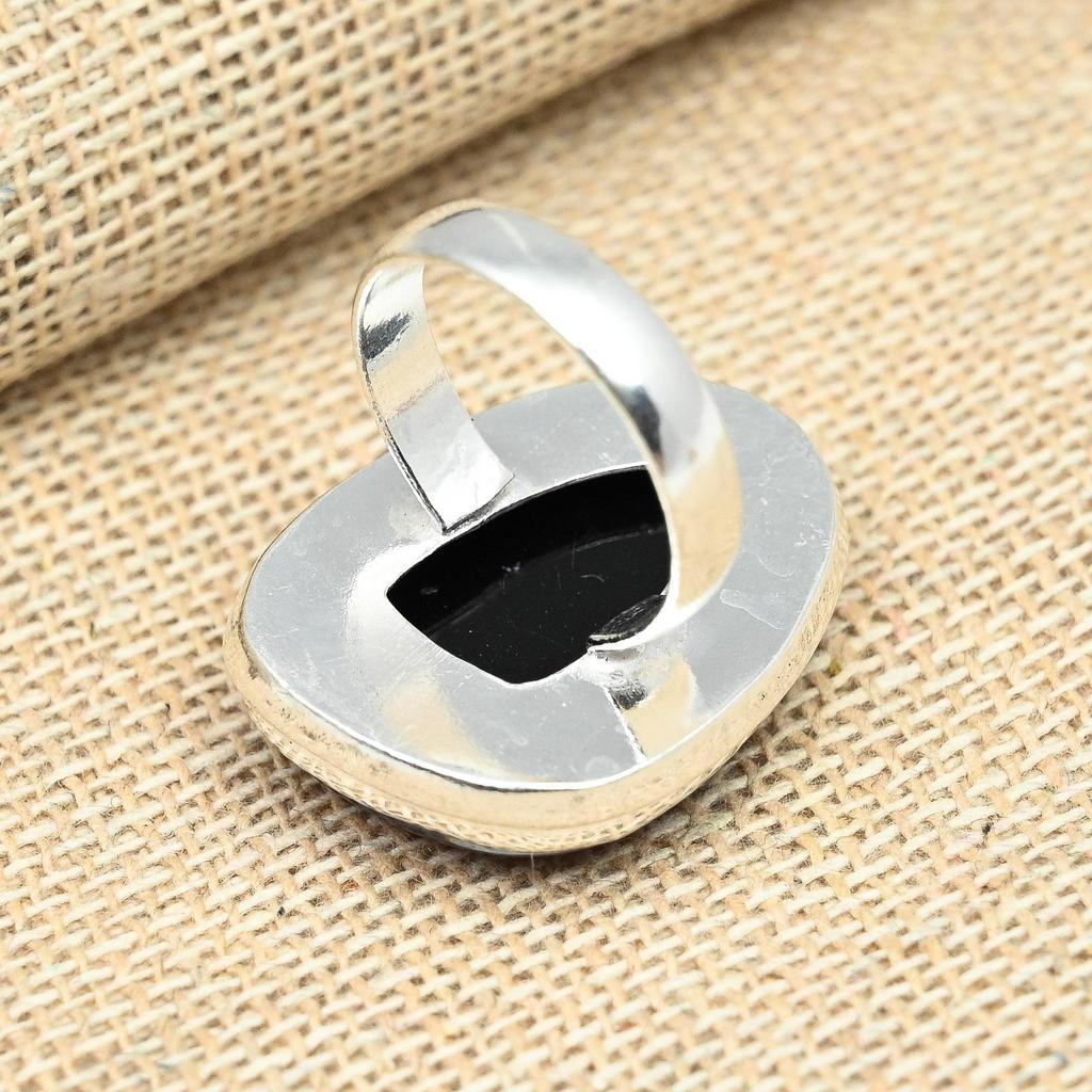 Необычное кольцо ручной работы из твердого серебра 925 пробы с фиолетовым австралийским тройным опалом и драгоценным камнем