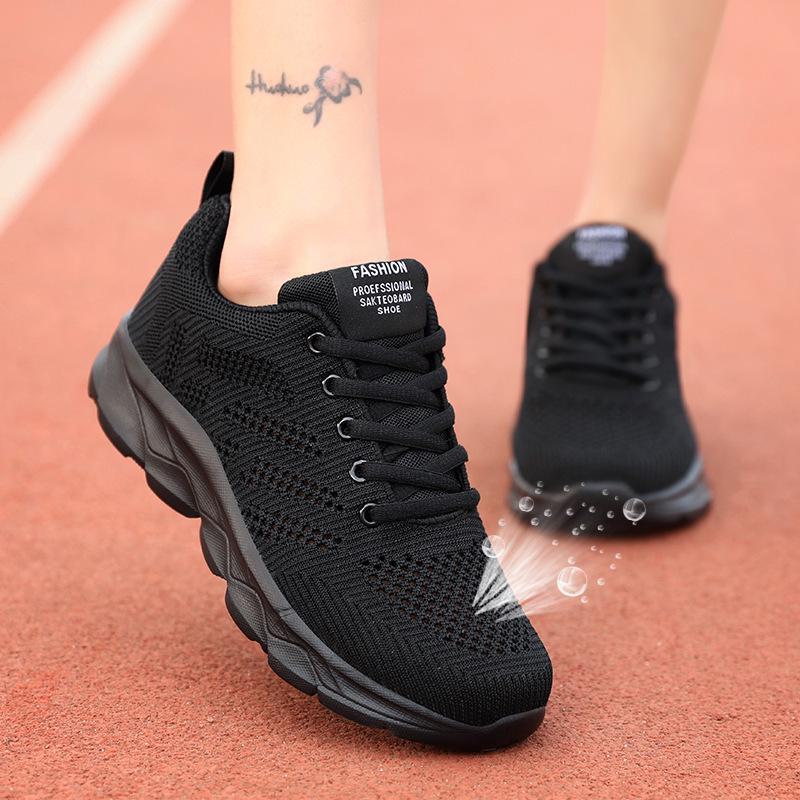 Женская черная сетчатая дышащая спортивная обувь Jinjiang - легкая весенне-летняя обувь для бега и повседневных путешествий для студентов