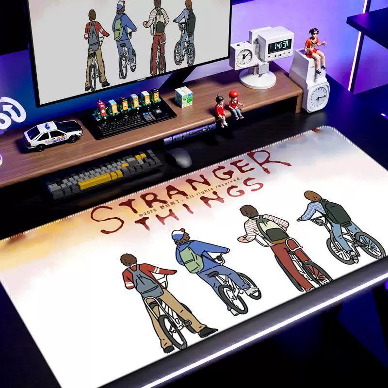Новый высококачественный печатный кожаный коврик для мыши Stranger Things, увеличенный, с изображением из фильма, для студенческой комнаты, офисного стола, киберспорта, противоскользящий коврик для мыши и клавиатуры, настольный коврик