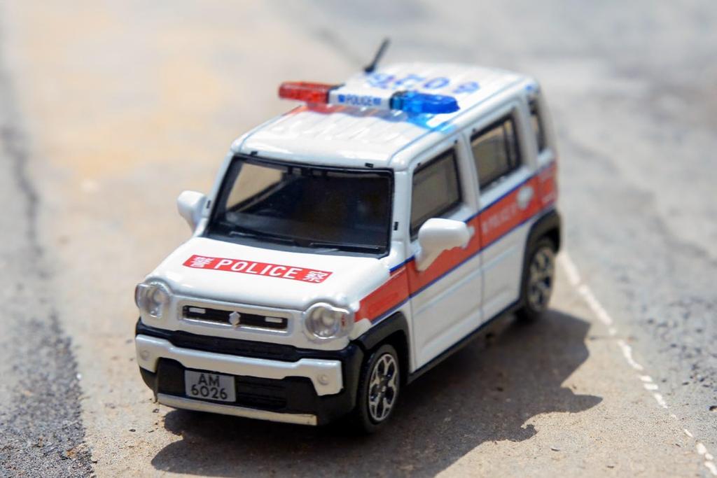 Игрушка East 1/64 Tiny City Suzuki Hustler Полицейский автомобиль (Готовая модель с аксессуарами)