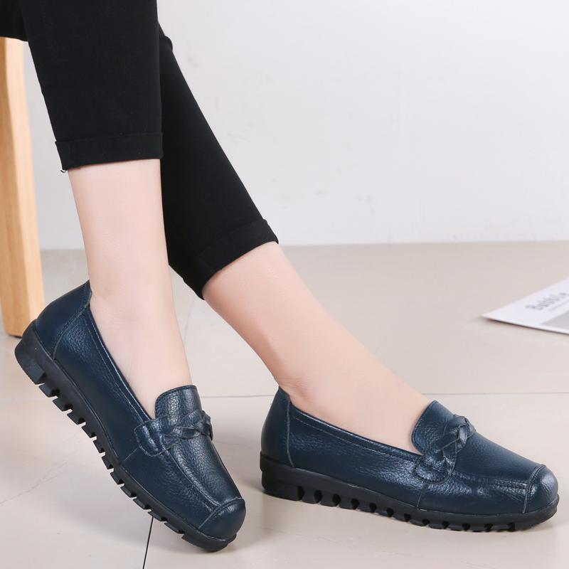 Обувь для мам, кожаная обувь для пожилых женщин с мягкой подошвой, удобные туфли на плоской подошве на танкетке