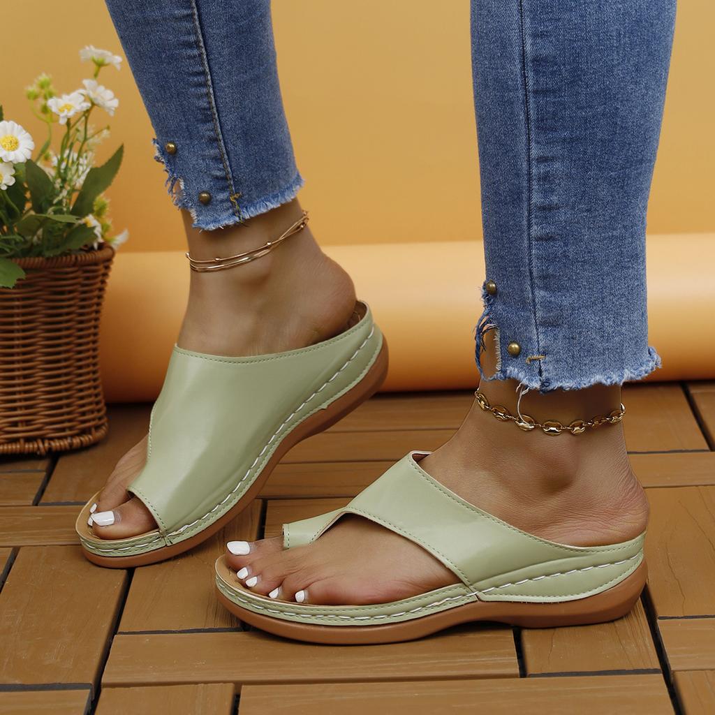 2024 Summer Solid Color Casual Comfortable Oversized Toe Slippers with Slope Heels Lightweight Retro Roman Women's Shoes