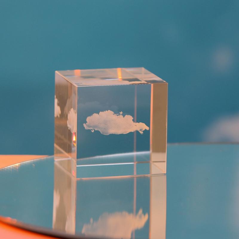 3D Engraved Crystal Cube Ornament Cloud Heart Whale Pattern Clear Square for Desktop Decor Thanksgiving Gift for Friends