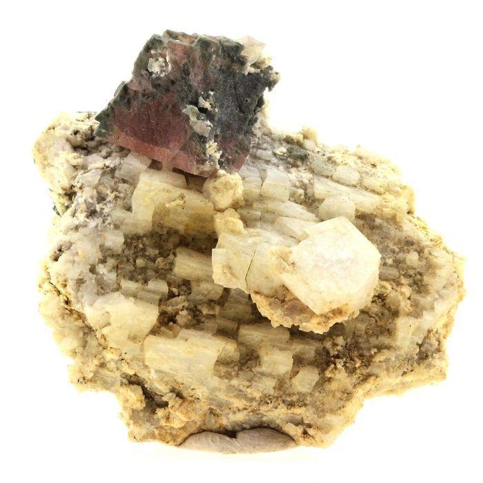 Pierres et Minéraux. Fluorite rose + Adulaire. 205.9 ct. Massif du Mont-Blanc, France..