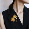 Брошь Форма Клена Эмаль Масляная Капель Искусственный Жемчуг Декор Ретро Противоскользящая Полированная Воротник Пальто Сумка Шарф Шляпа Декорация Булавка для Одежды Одежда Украшения