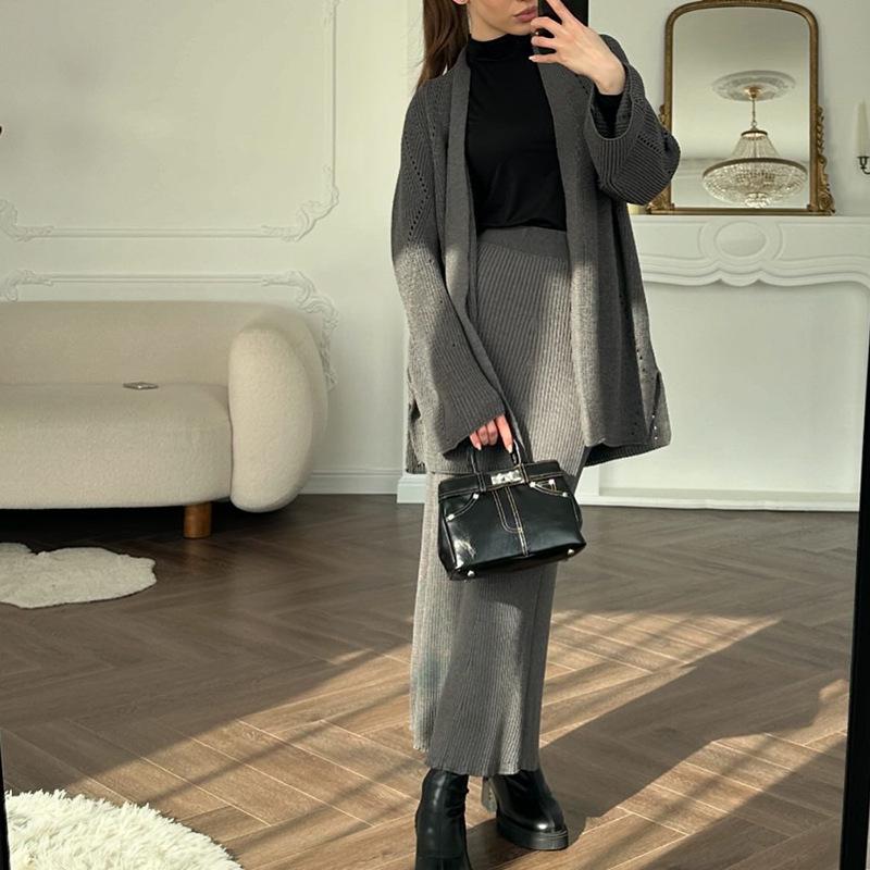 Женский зимний комплект свитер с V-образным вырезом и юбка миди - Европейский и американский стиль