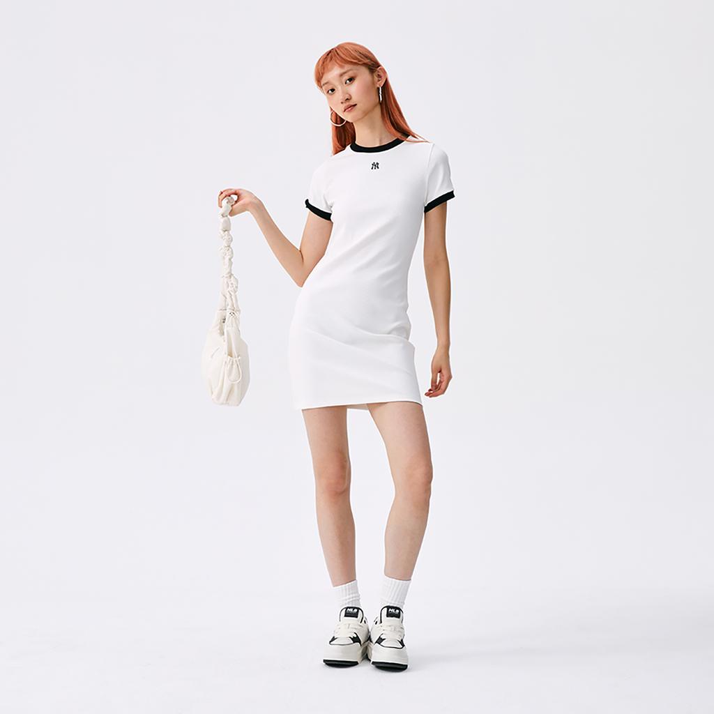 Новое платье с коротким рукавом MLB New York Yankees Basic Collection SS25 женское цвета слоновой кости 3FOPB0453-50IVS