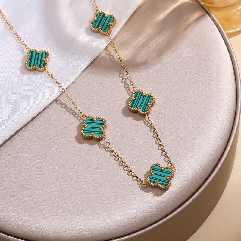 Изысканная 18-каратная титановая сталь не теряет цвет Четырехлистный клевер Двусторонняя перламутровая Пять цветков Ожерелье Цепочка для ключицы женская