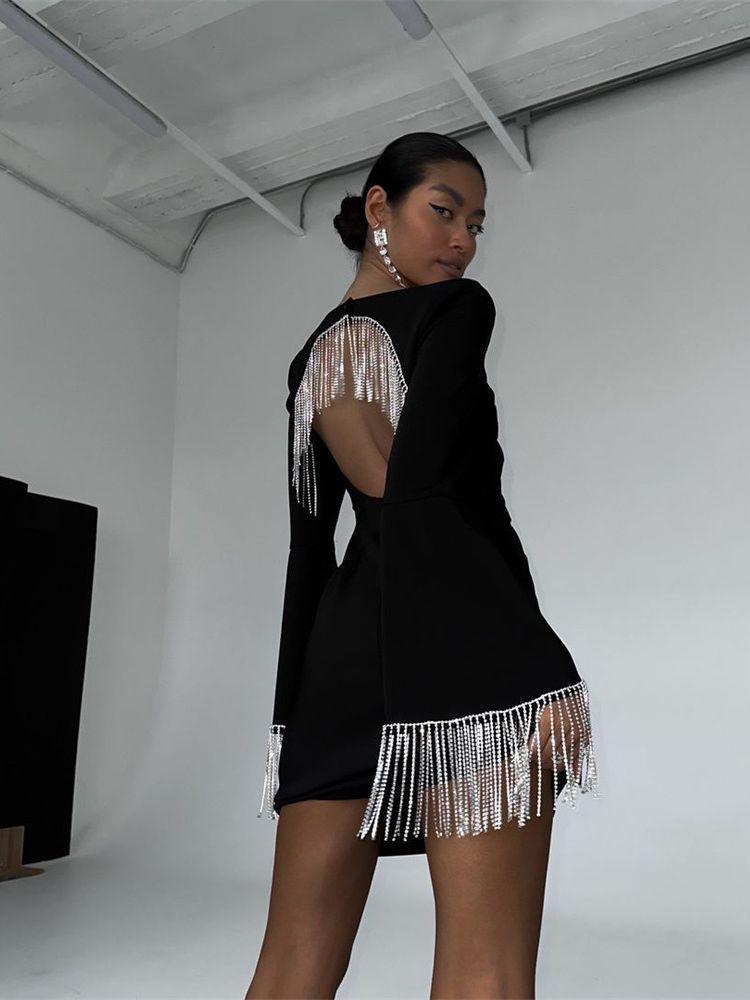 Европейское и американское бахромчатое модное черное миди-платье с рукавами-трубами и открытой спиной, коллекция 2024
