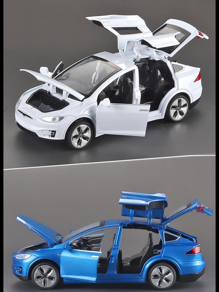 1:32 игрушечных литого автомобиля Tesla Model X со звуком, светом и открывающимися дверями - инерционный механизм для детей.