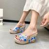 Летняя женская обувь, модные женские тапочки с открытым носком и цветными блоками на высоком каблуке, повседневная пляжная обувь большого размера с цветочным принтом