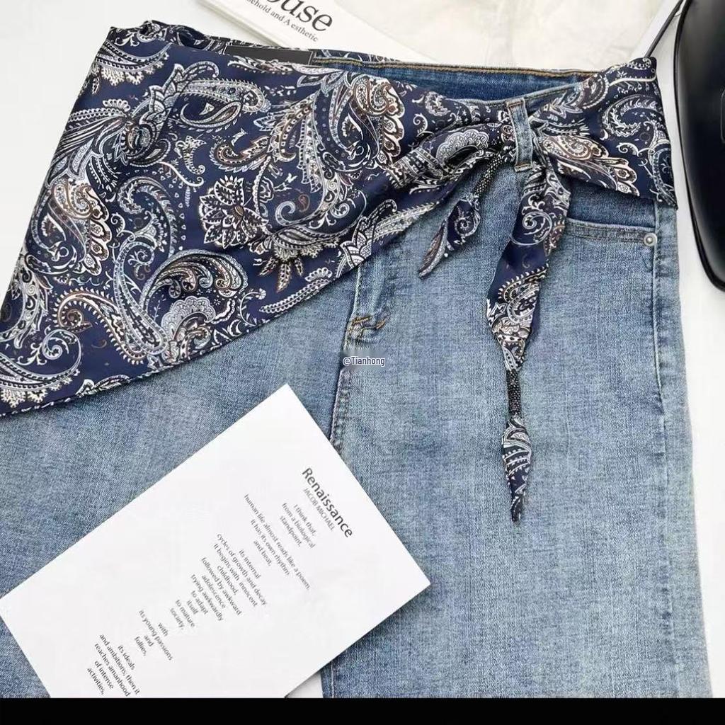 Retro Paisley Silk Triangle Scarf for Women – Versatile Waist and Jeans Accessory