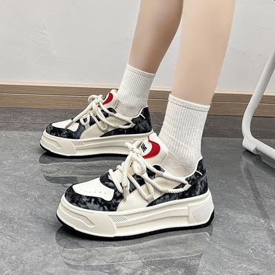 Весенние новые белые туфли женские модные студенческие спортивные уличные туфли на толстой подошве увеличивающие рост туфли для досок