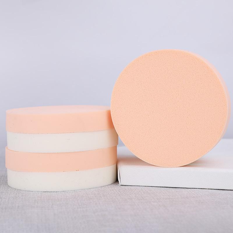Dual-Use Makeup Powder Puff: Large, Round, White Puff for Wet/Dry Application, No Residue. Ideal for Studio Makeup Artists.
