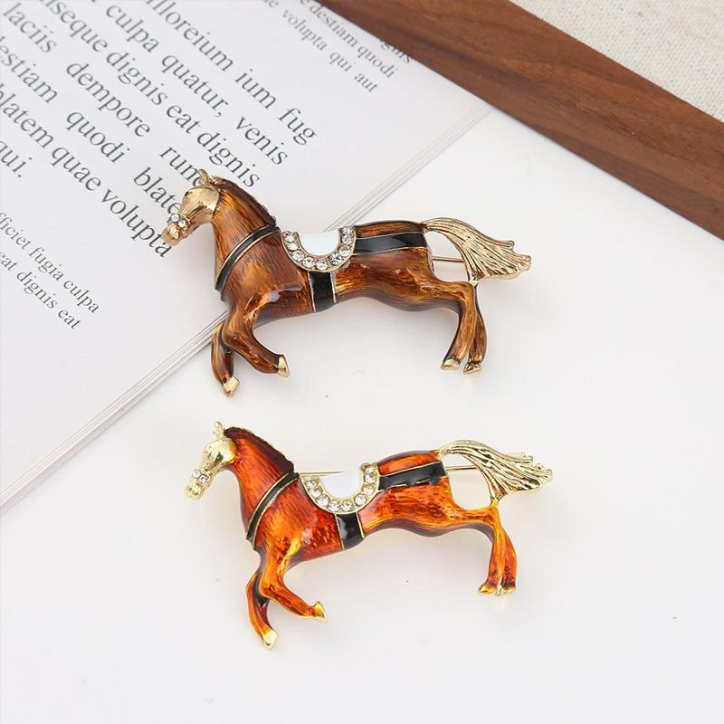 1Pc Cloth Decoration Exquisite Vintage Gift Horse Brooch Vintage Diamond Inlaid Zinc Alloy