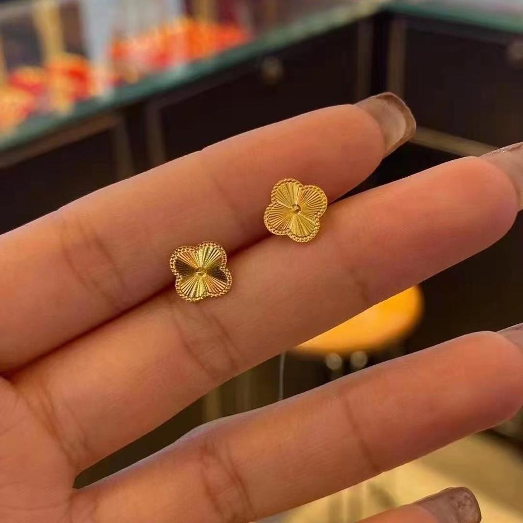 Shajin Jewelry Золотые серьги-пусеты в виде четырехлистного клевера - Женские аксессуары класса люкс