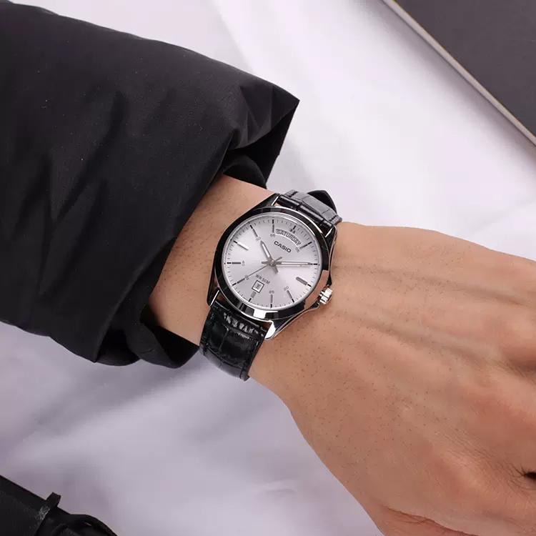 Casio Стандартная серия Модные Повседневные 50M Водонепроницаемые Кварцевый Механизм Ремешок из Искусственной Кожи Мужские часы Серебристые MTP-1370L-7A
