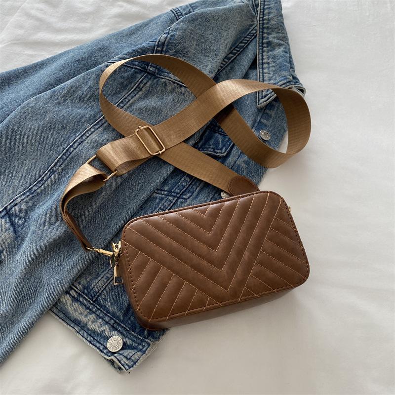 Сумка Женская 2025 Высокая Ценность Однотонная Широкий Плечевой Ремень Сумка Через Плечо Темпераментная Простая Маленькая Квадратная Сумка Женская