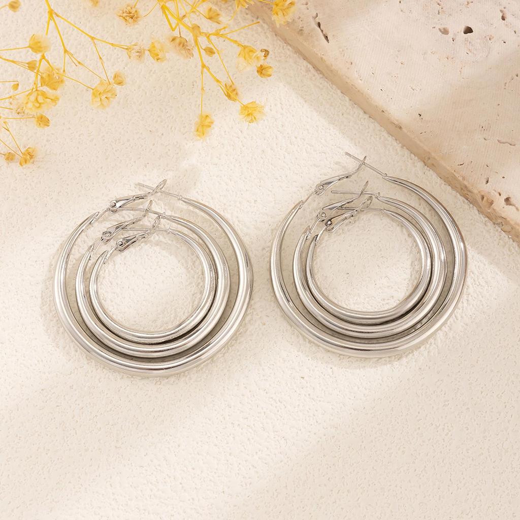 Elegant Large and Small Hoop Earrings Beautiful Hoop Earrings Mix Sizes Elegant Round Ear Decoration for Parties Dates