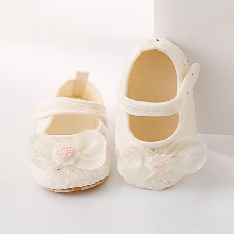 Новые летние детские кружевные туфли с бантом для младенцев, для девочек, противоскользящая мягкая подошва, обувь для ходьбы для домашнего использования, для малышей, первые шаги