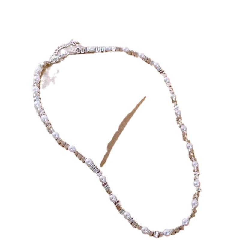 Pearl Trio Silver Necklace: Niche Light Luxury Women's Choker Clavicle Chain.