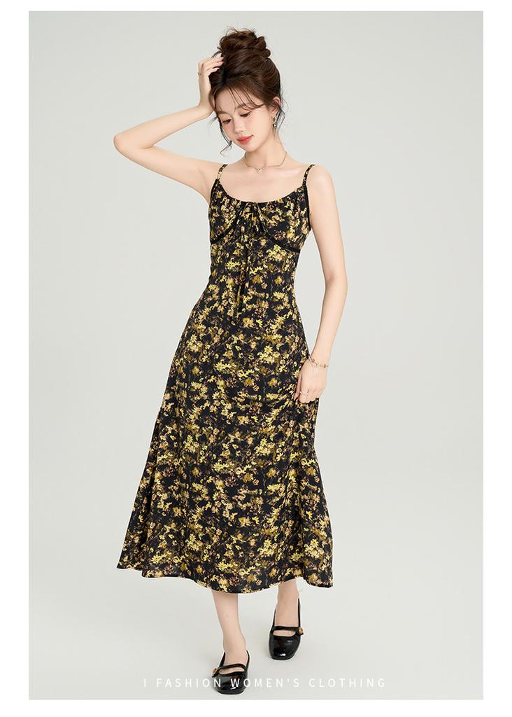 Sweet and girlish style waist cinching floral dress for women in summer 2024, with tied bow straps and suspender long skirt