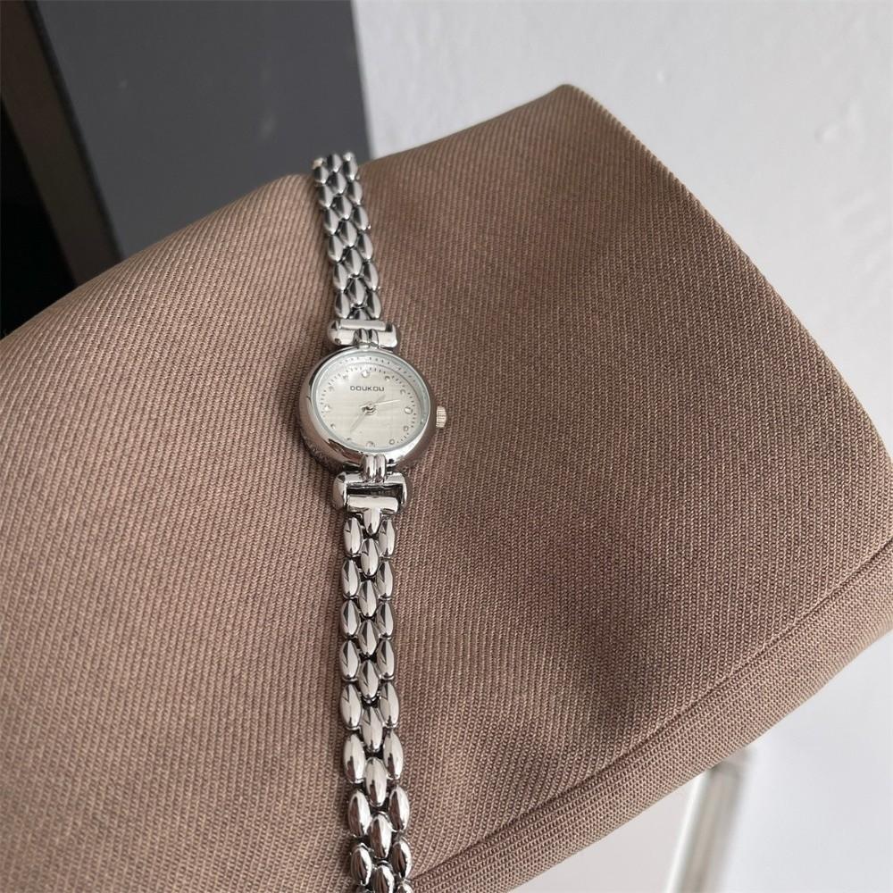 Luxury Bracelet Watches Round Shape Wristwatches Simple Elegant Bangle Bracelet Fashion Accessory