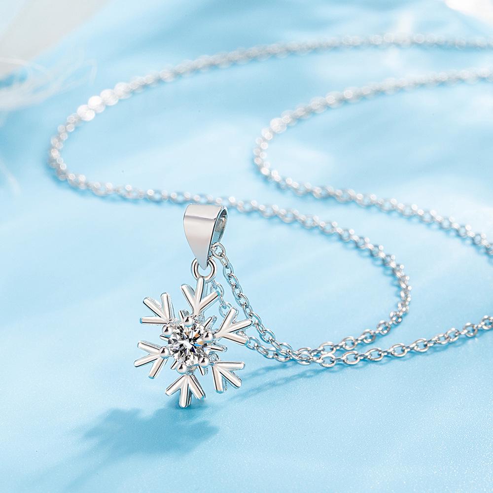 Xiaohongshu Snowflake Clavicle Necklace: Autumn Luxury for Women, Perfect Christmas Gift