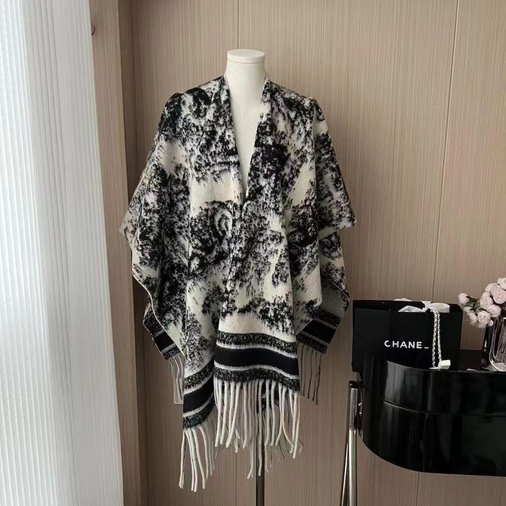 Women's Retro Ink Painting Tassel Cape Shawl - Double-Sided, Loose-Fit Autumn Outerwear.
