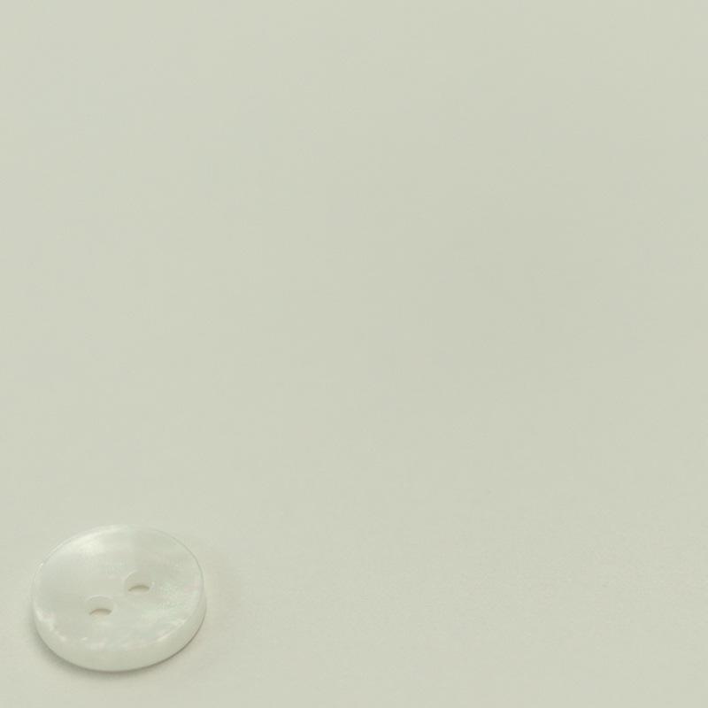 Коллекция resin-кнопок MOSN: Маленькие пуговицы с четырьмя и двумя отверстиями для манжет рубашек, воротников, топов с V-образным вырезом и летней одежды.