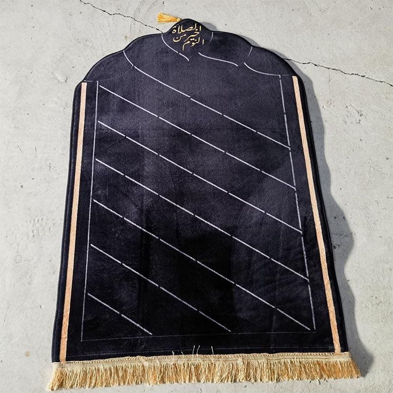 Soft Worship Kneel Travel Prayer Rug Non-slip Prayer Mat Flannel Carpet for Muslim Ramadan Embossing Floor Carpets Portable