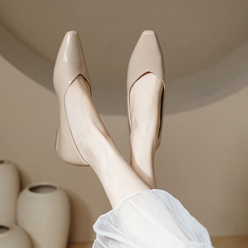 Черные туфли на высоком толстом каблуке, не утомляющие ноги, темпераментные, для офиса, профессиональная женская обувь, новинка 2025 года, одинарные туфли с квадратным носком и V-образным вырезом