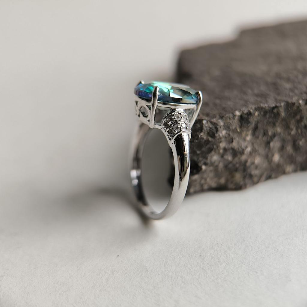 Серебряное кольцо с мистик топазом 3.78ct, вес изделия 4,04 гр (2190455)