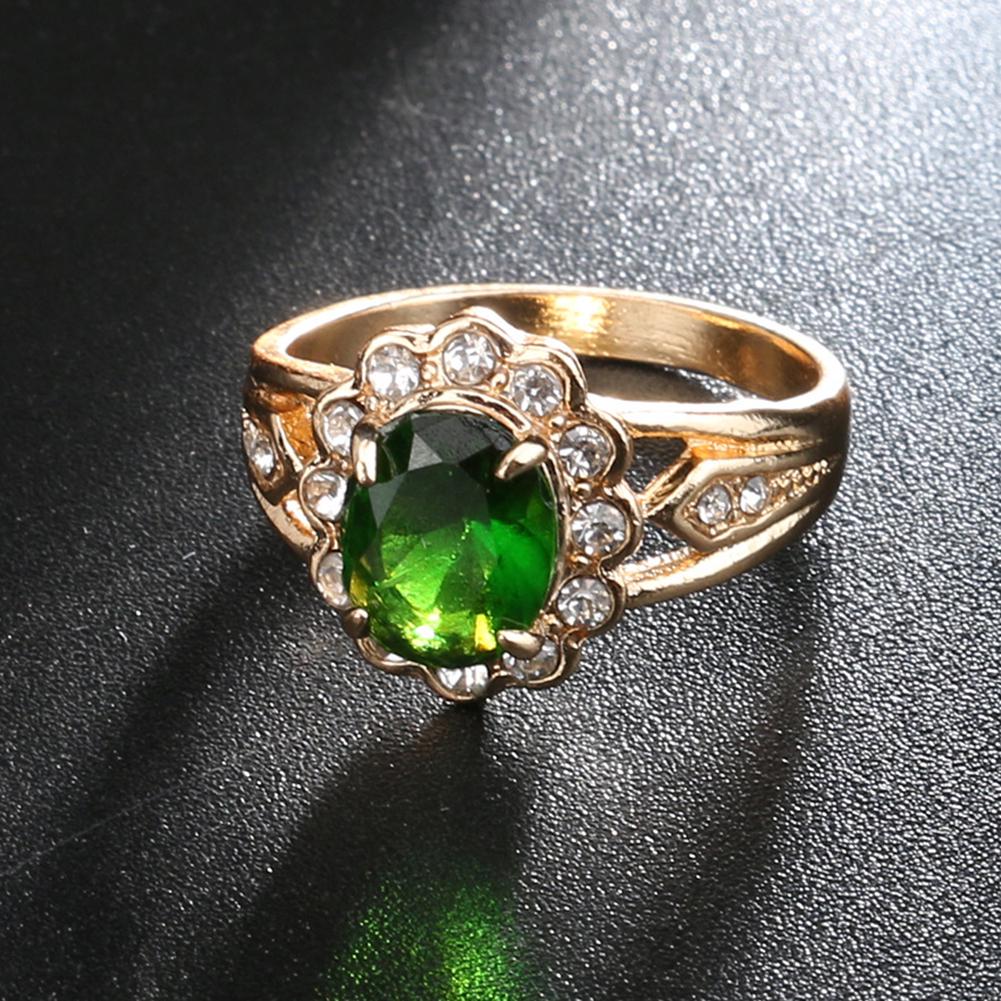 Женское кольцо в винтажном стиле