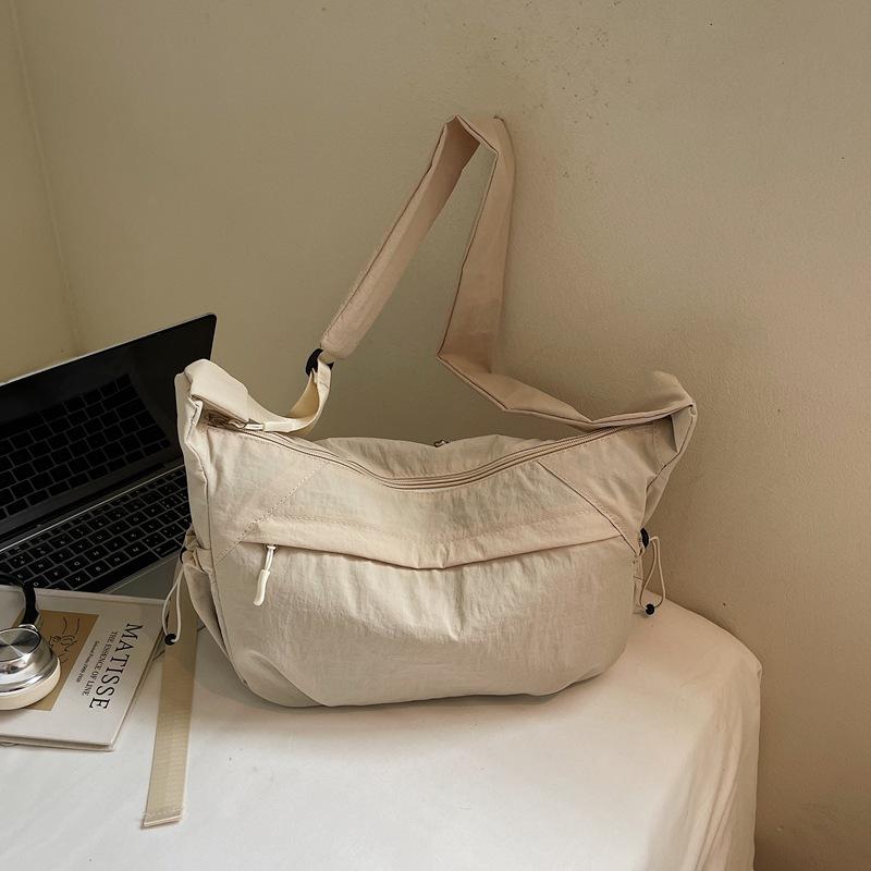 Korean Niche Solid Color Shoulder Bag Fashionable and Simple Dumpling Bag 2025 Autumn New Commuter Large-capacity Messenger Bag