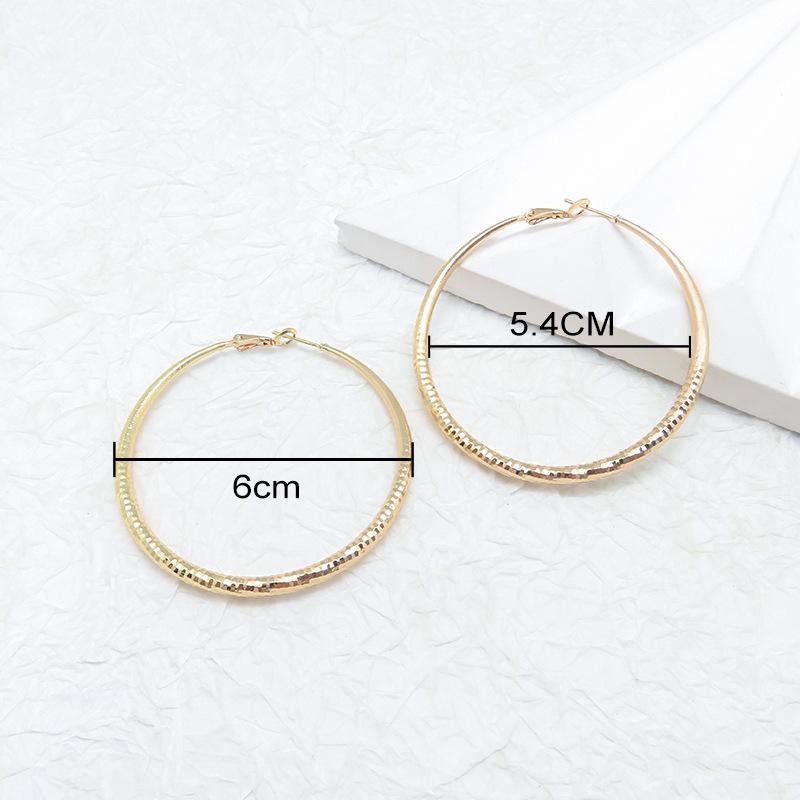 Модные большие круглые серьги премиум-класса с преувеличенными чешуйками